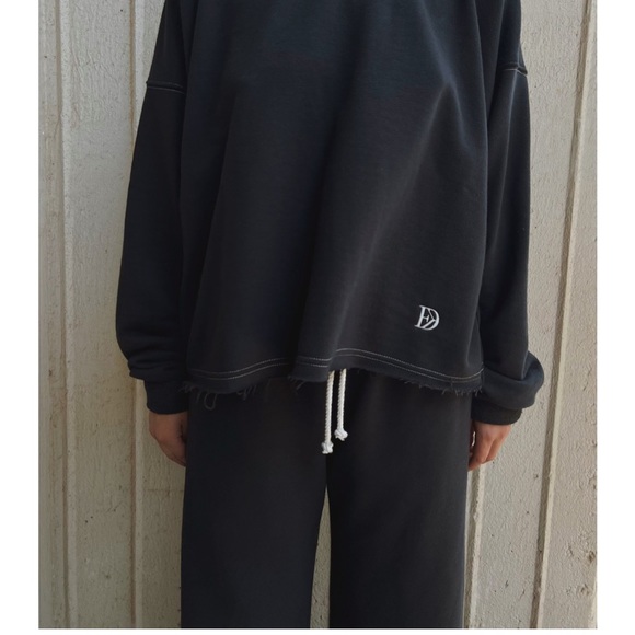 EKD collections set top are size XS pants are M this is a set runs loose - Picture 4 of 9